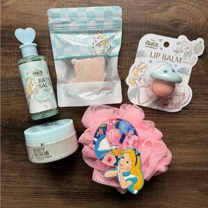 Alice in Wonderland 5 Piece Bath and Beauty Set by Disney